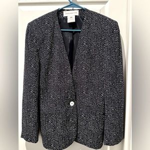 Jones New York Long Tapered Single Button Blazer in Navy & White Chevron Stripe